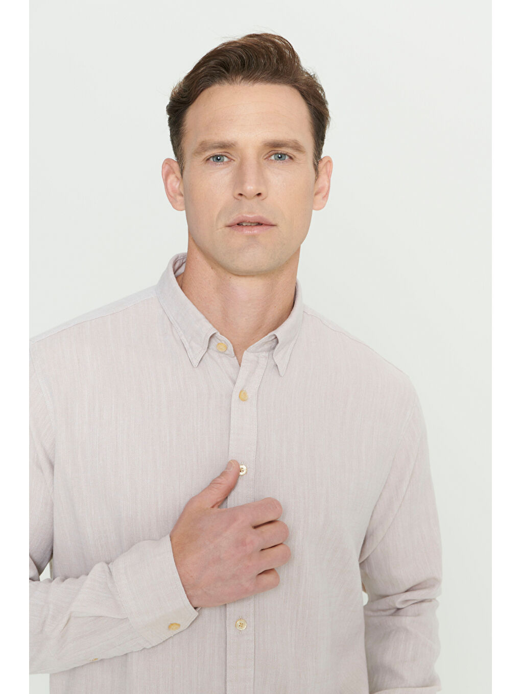 Erkek Bej Comfort Fit Rahat Kesim %100 Pamuk Gizli Düğme Yaka Desenli Gömlek-4