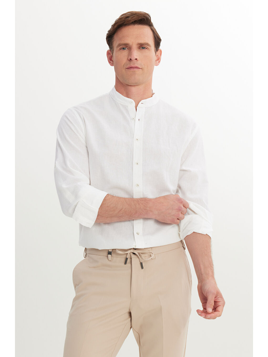 Erkek Beyaz Keten Comfort Fit Rahat Kesim Hakim Yaka Flamlı Gömlek