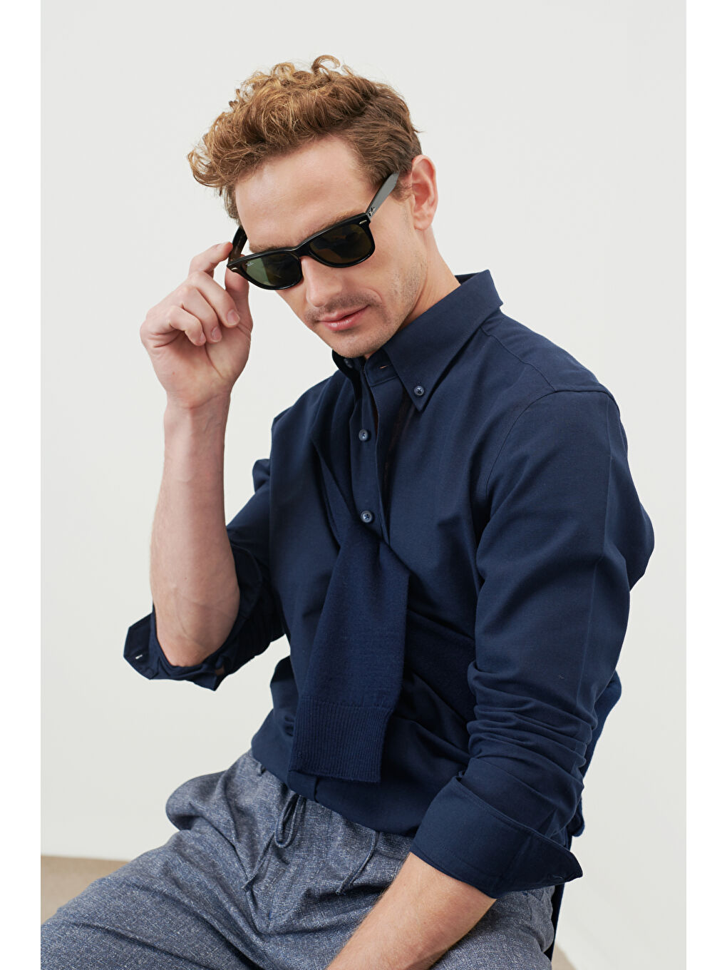 Erkek Koyu Lacivert Slim Fit Dar Kesim Düğmeli Yaka Pamuklu Oxford Gömlek-4