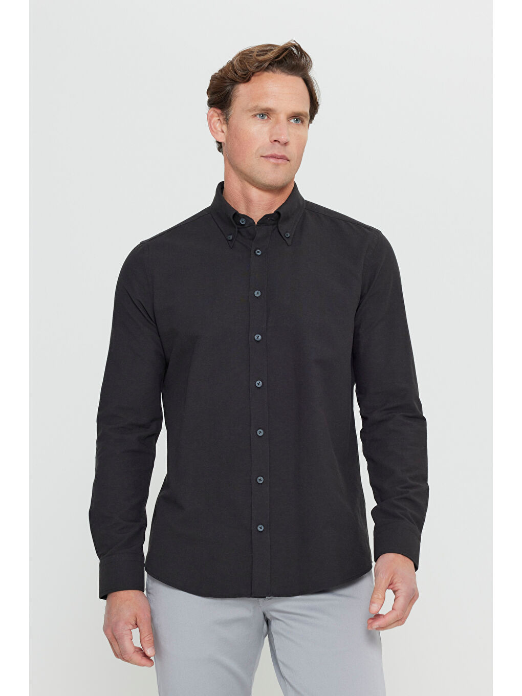 Erkek Siyah Slim Fit Dar Kesim Düğmeli Yaka Pamuklu Oxford Gömlek-4