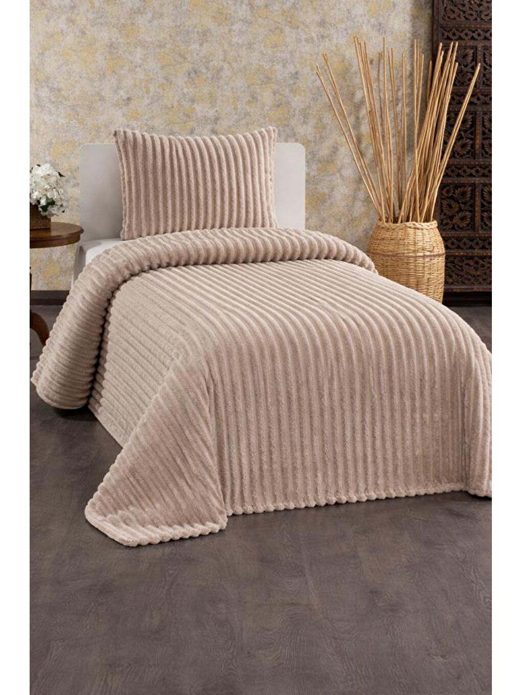 Granada Pelüş Tek Kişilik Yatak Örtüsü Bej