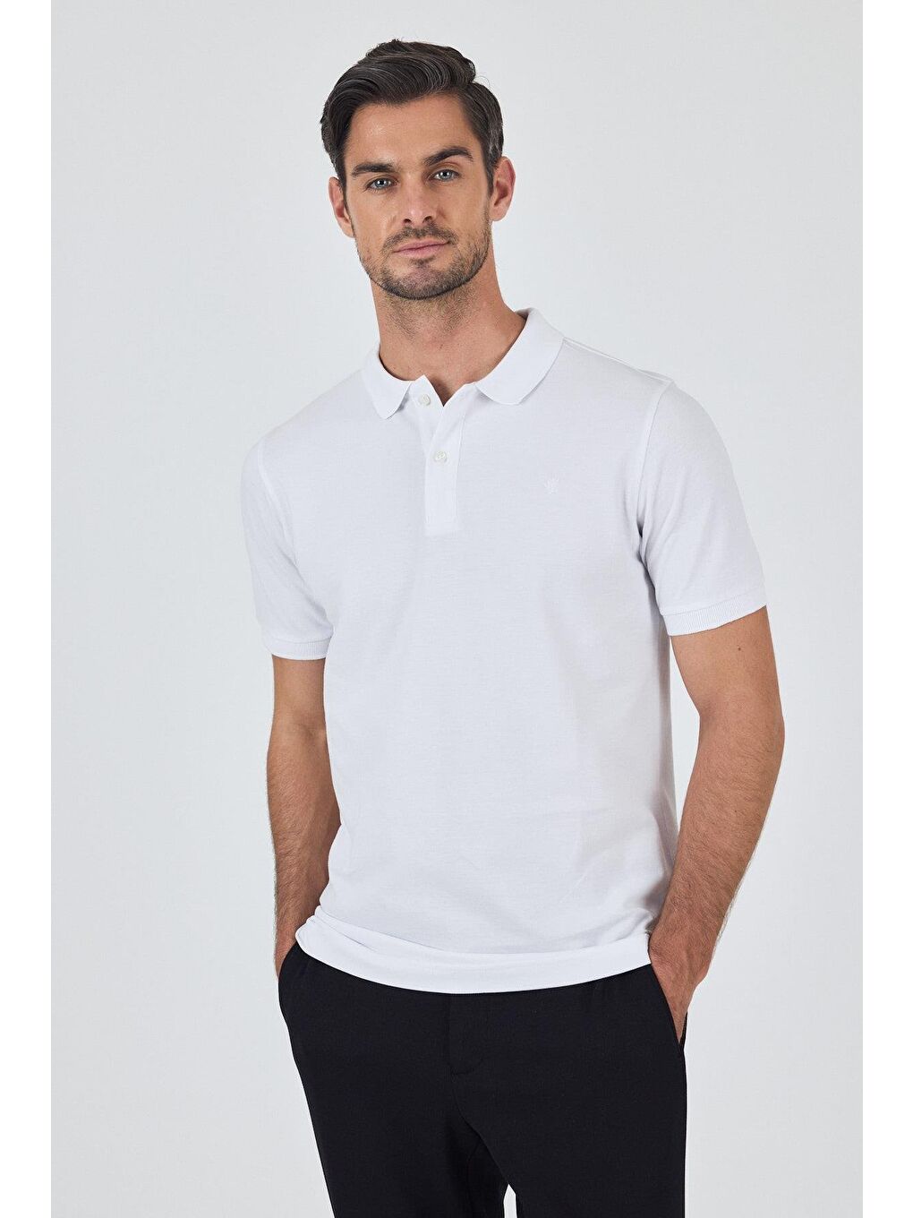 Beyaz Polo Yaka Kısa Kol Cepsiz Slim Fit Classic Pamuklu Tişört 1011250177