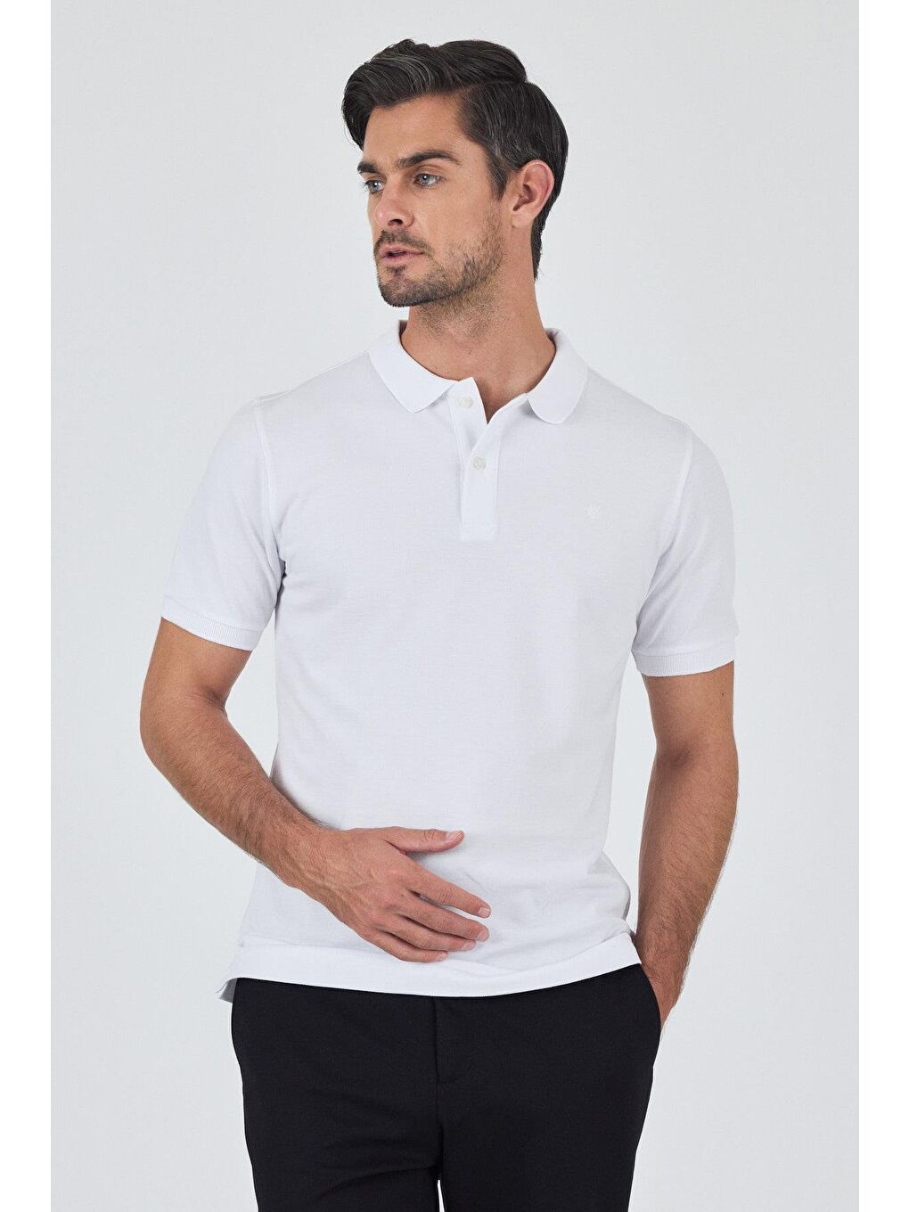 Beyaz Polo Yaka Kısa Kol Cepsiz Slim Fit Classic Pamuklu Tişört 1011250177-2