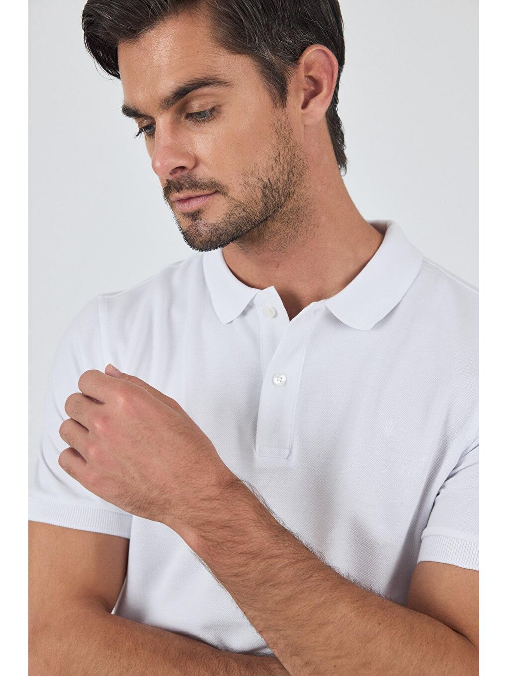 Beyaz Polo Yaka Kısa Kol Cepsiz Slim Fit Classic Pamuklu Tişört 1011250177-3
