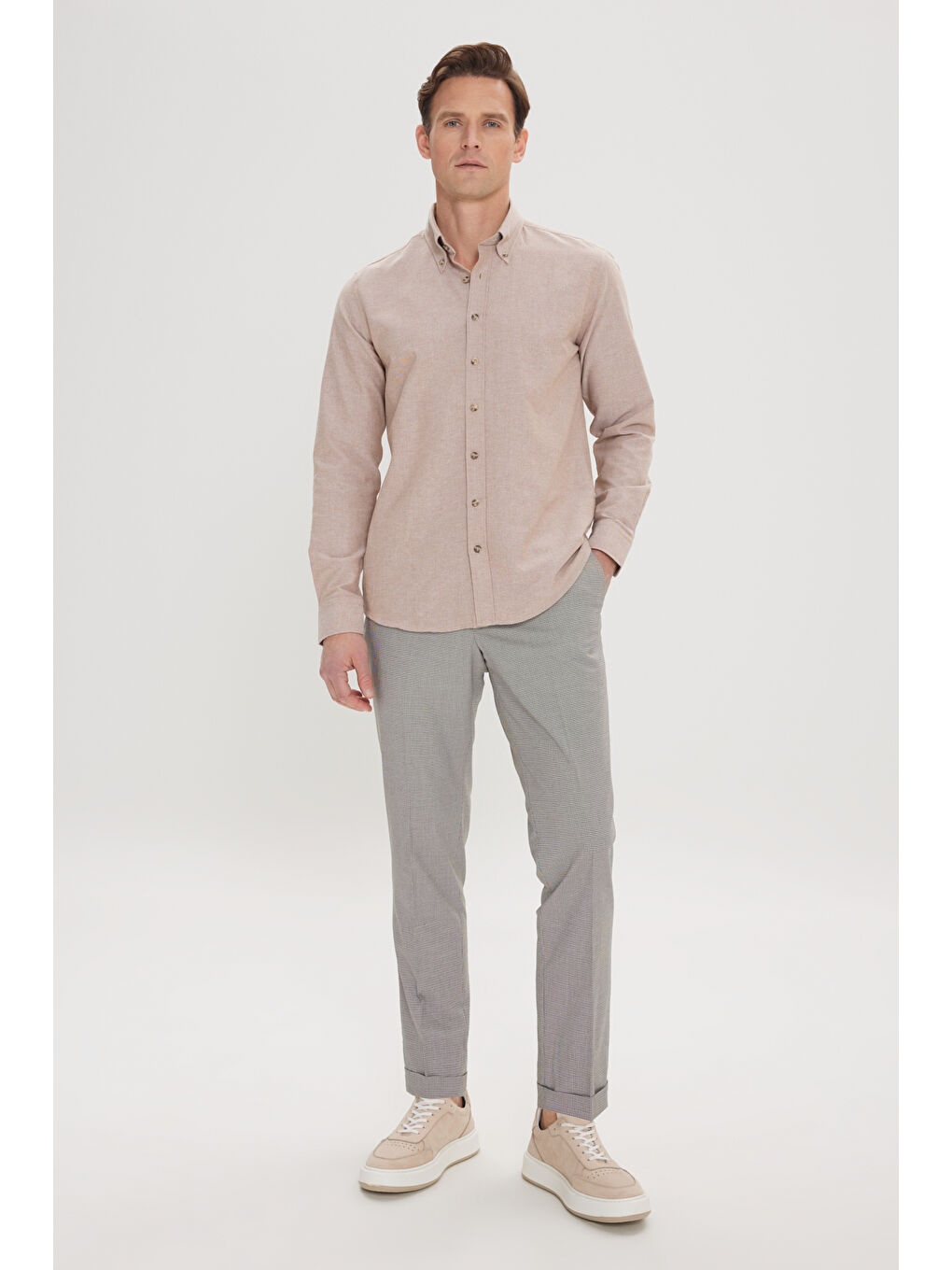 Bej Erkek Vizon Slim Fit Dar Kesim Düğmeli Yaka Pamuklu Oxford Gömlek-1