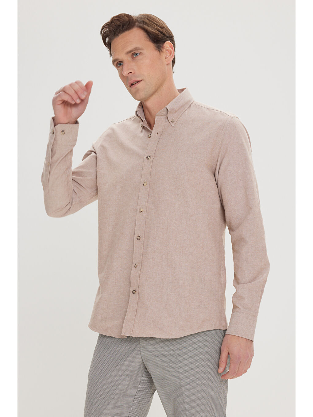 Bej Erkek Vizon Slim Fit Dar Kesim Düğmeli Yaka Pamuklu Oxford Gömlek-2