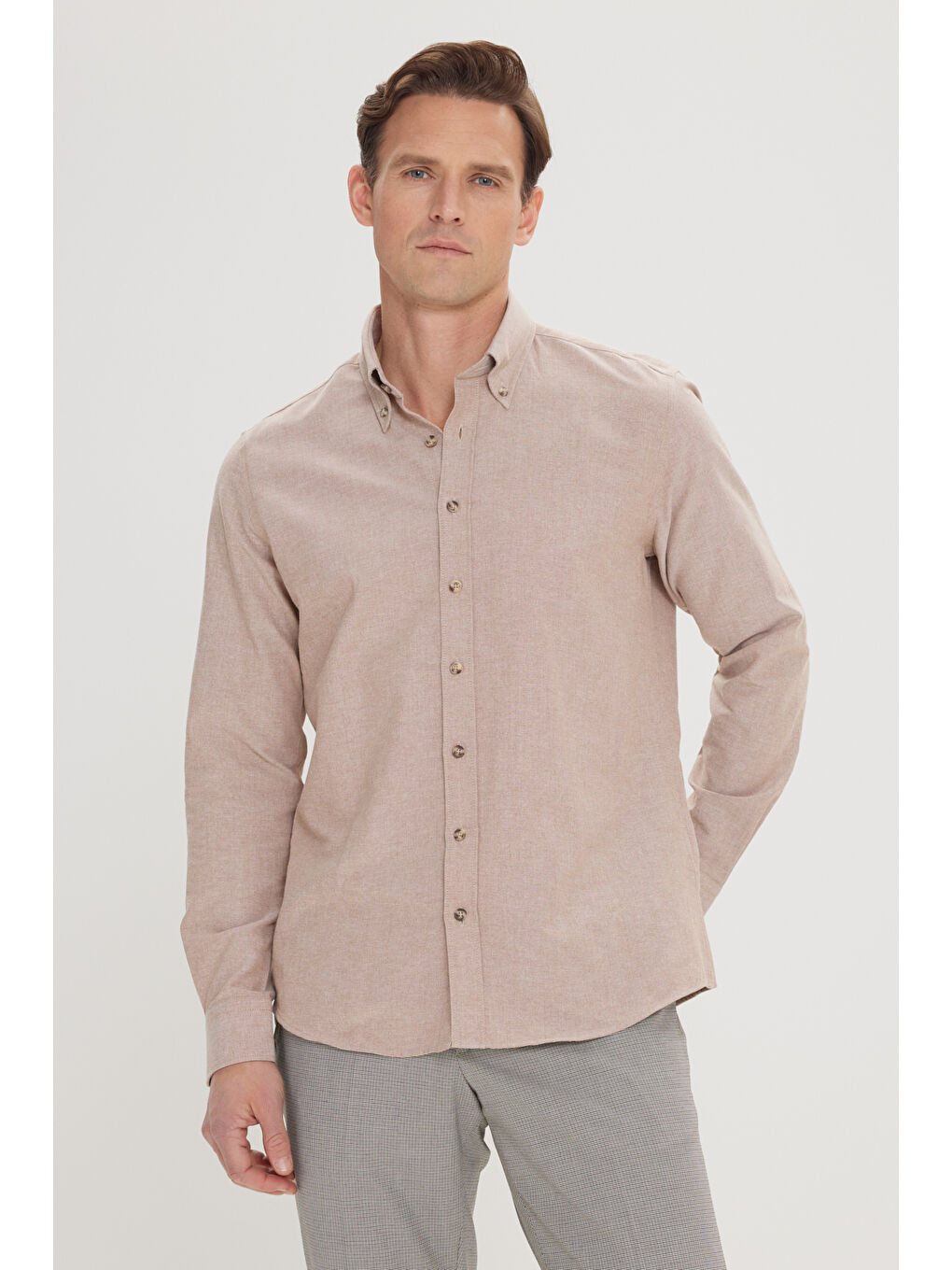 Bej Erkek Vizon Slim Fit Dar Kesim Düğmeli Yaka Pamuklu Oxford Gömlek-3