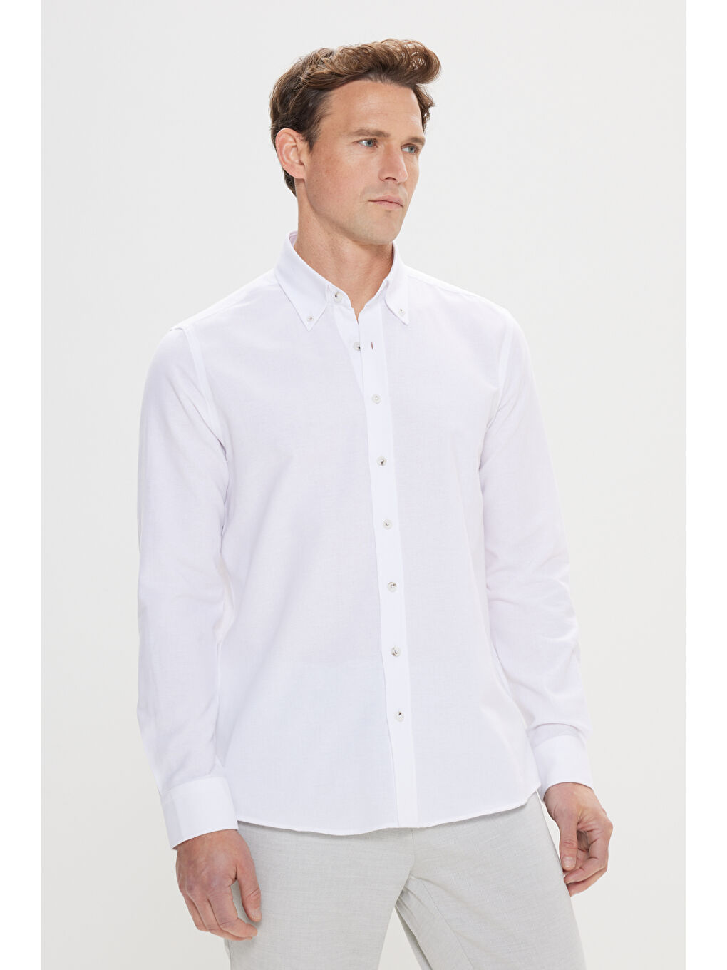 Erkek Beyaz Slim Fit Dar Kesim Düğmeli Yaka Pamuklu Oxford Gömlek-3