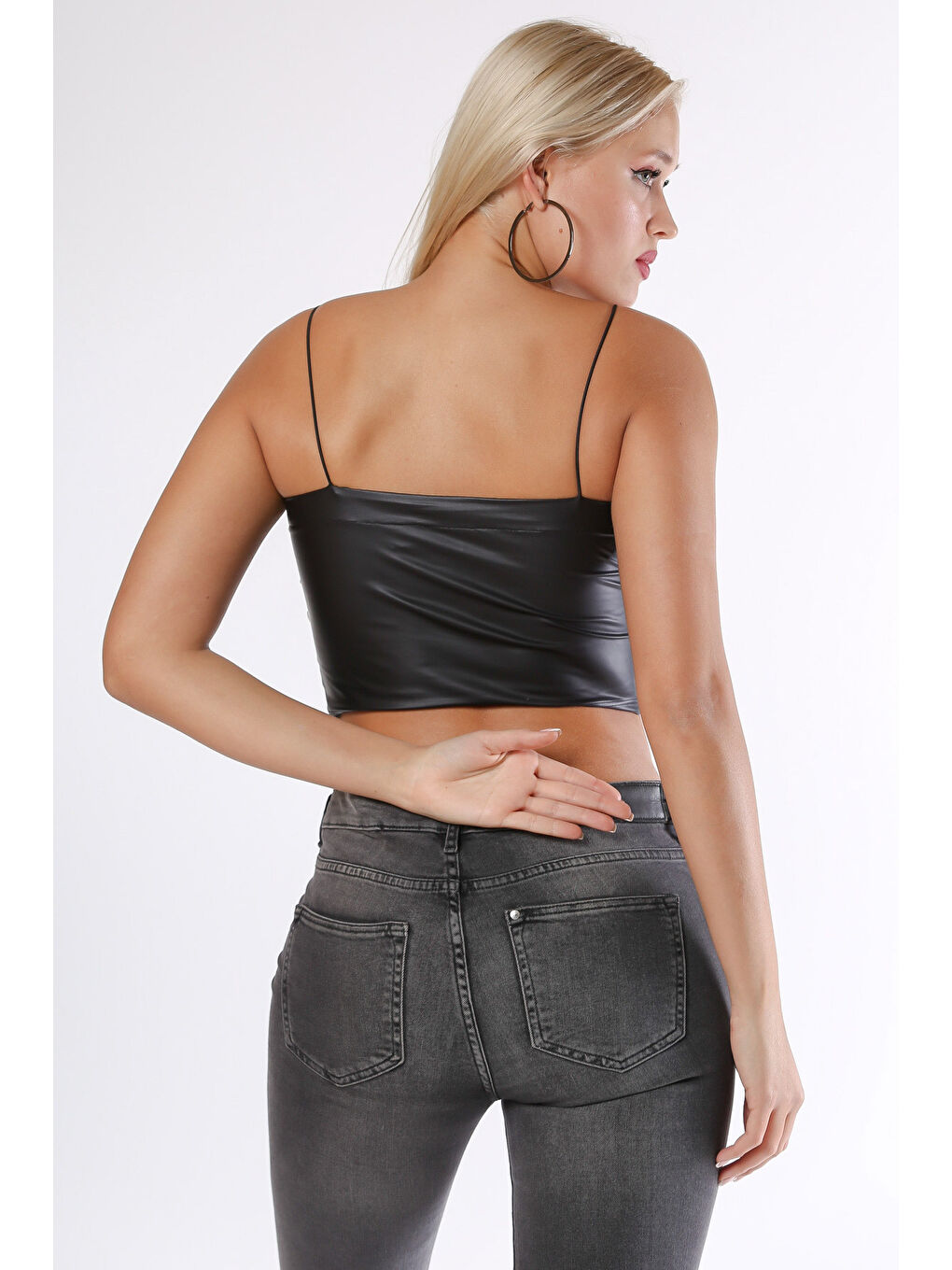 Siyah İnce Askılı Suni Deri Crop-1