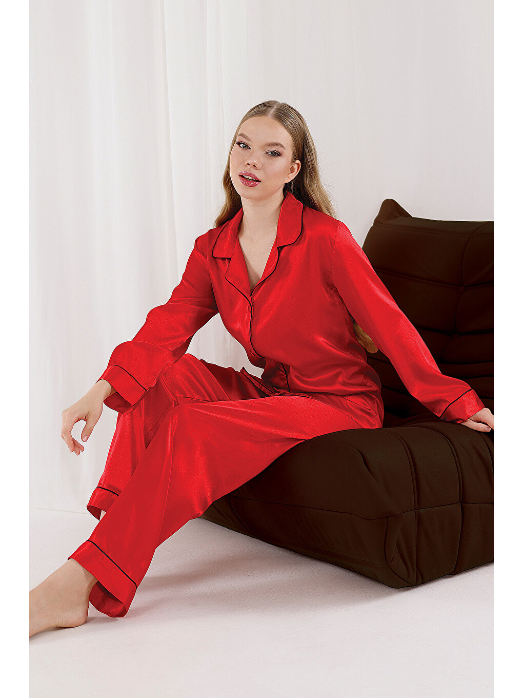 Kırmızı Saten Siyah Biyeli Pijama Takımı