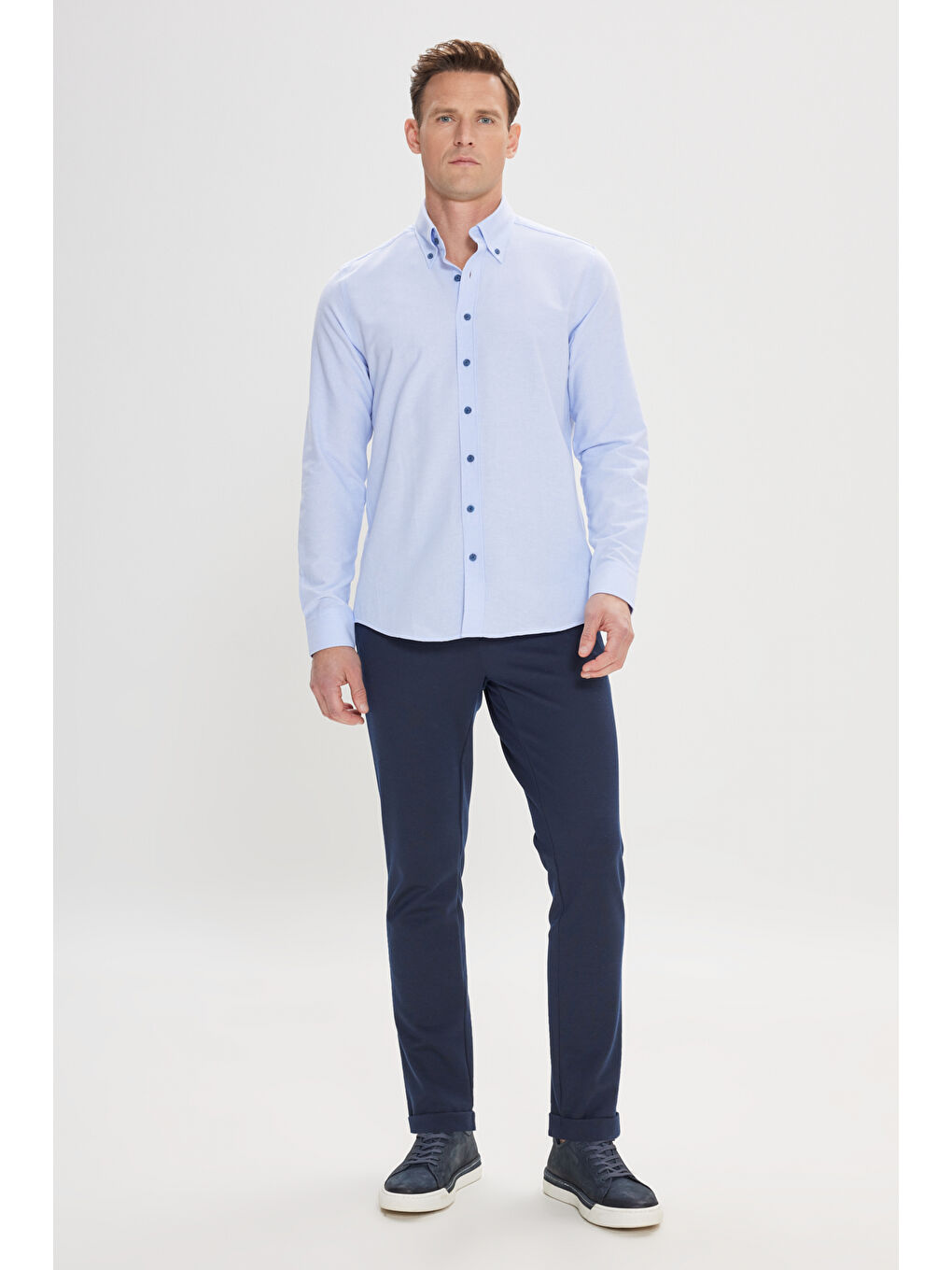 Erkek Açık Mavi Slim Fit Dar Kesim Düğmeli Yaka Pamuklu Oxford Gömlek-1