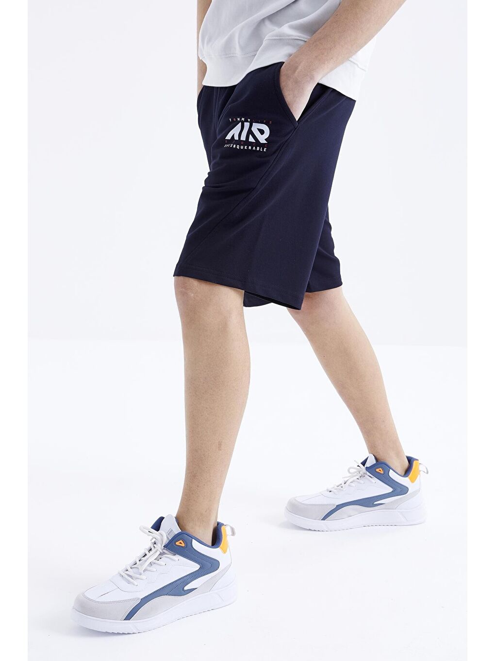 Lacivert Yazı Nakışlı Fermuar Cepli Bağcıklı Standart Kalıp Erkek Şort  - 81225-1