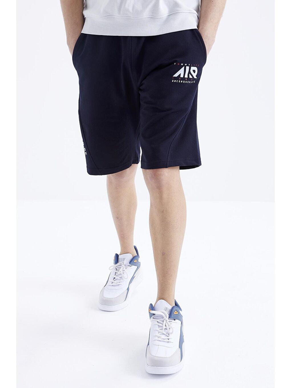 Lacivert Yazı Nakışlı Fermuar Cepli Bağcıklı Standart Kalıp Erkek Şort  - 81225-3