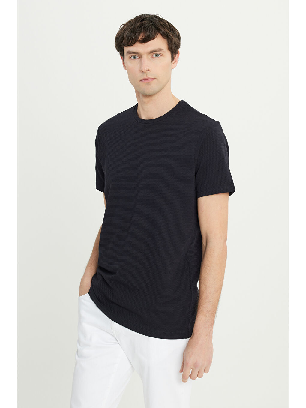 Erkek Siyah Pamuklu Slim Fit Dar Kesim Bisiklet Yaka Esnek Tişört-2