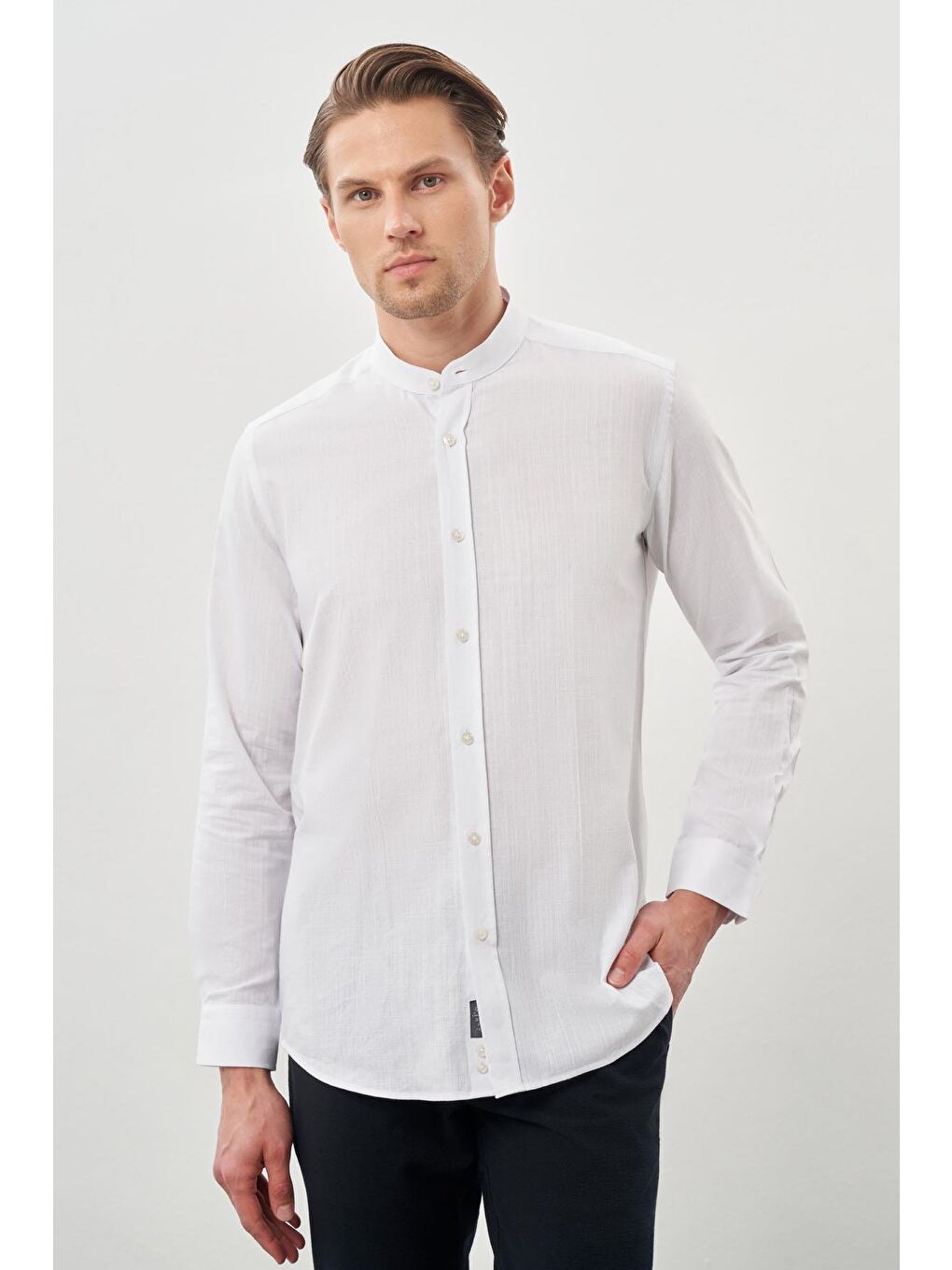 Beyaz Uzun Kol Düz Bez Ayağı Hakim Yaka Cepsiz Pamuk Casual Slim Fit Gömlek 1004245270_600