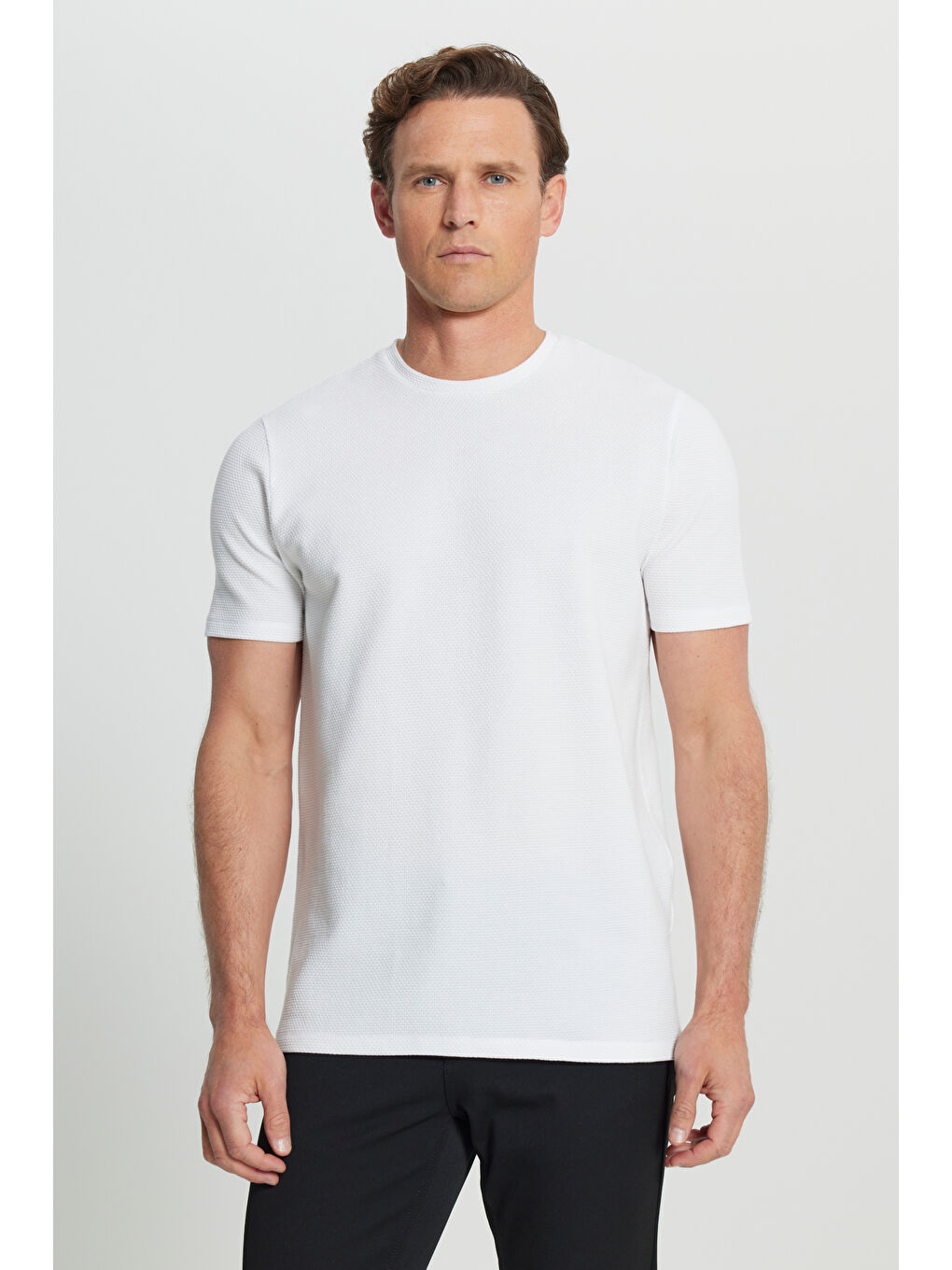 Erkek Beyaz Pamuklu Slim Fit Dar Kesim Bisiklet Yaka Esnek Tişört