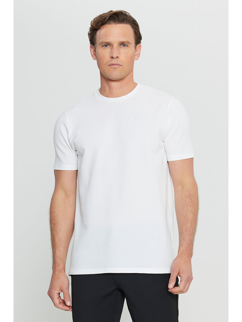 Erkek Beyaz Pamuklu Slim Fit Dar Kesim Bisiklet Yaka Esnek Tişört-2