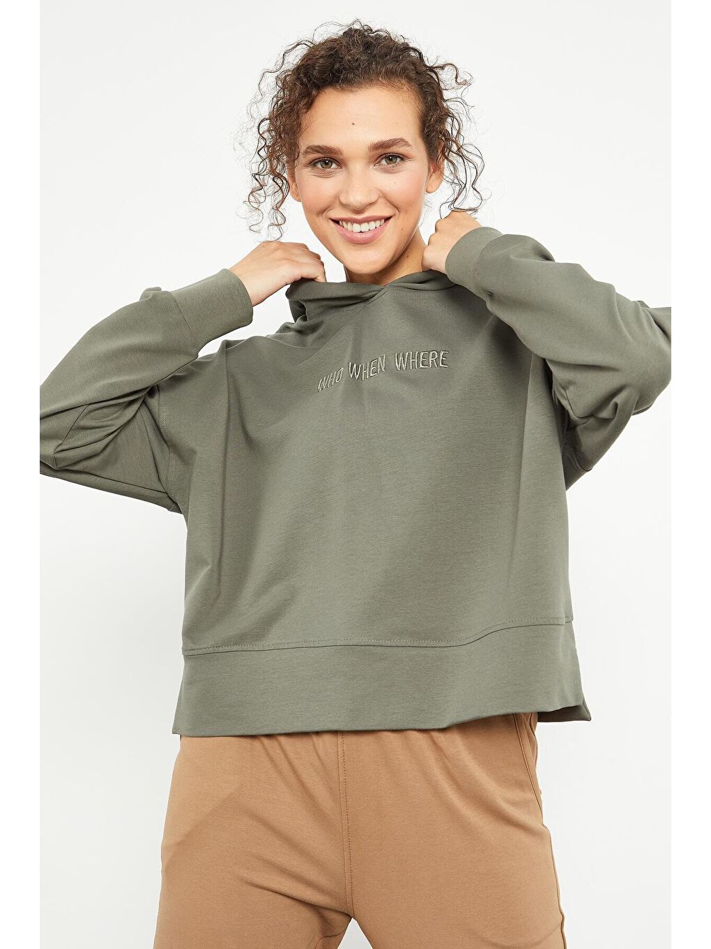 TOMMYLIFE Yeşil Çağla Yazı Nakışlı Kapüşonlu Basic Kadın Oversize Sweatshirt - 97164