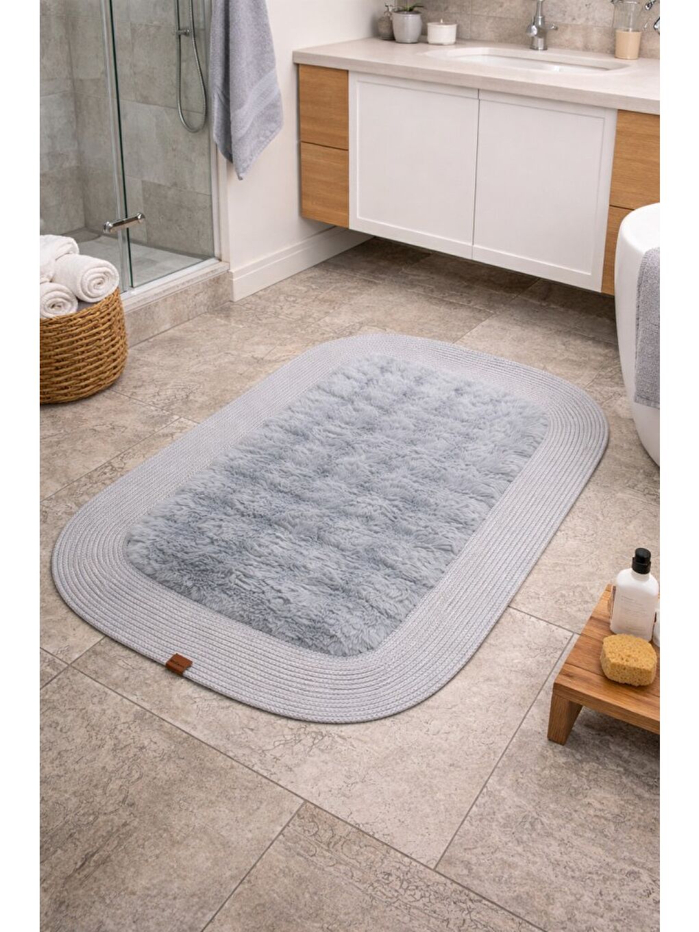 Gri Kalın ve Yumuşak Pelüş Banyo Paspası Kaymaz Tabanlı Modern Tasarım 105x75 cm
