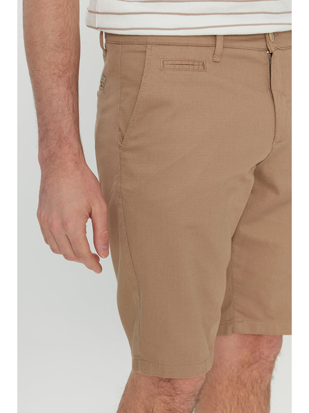 Bej Erkek Vizon Slim Fit Dar Kesim Yan Cepli Gofre Desenli Şort-3