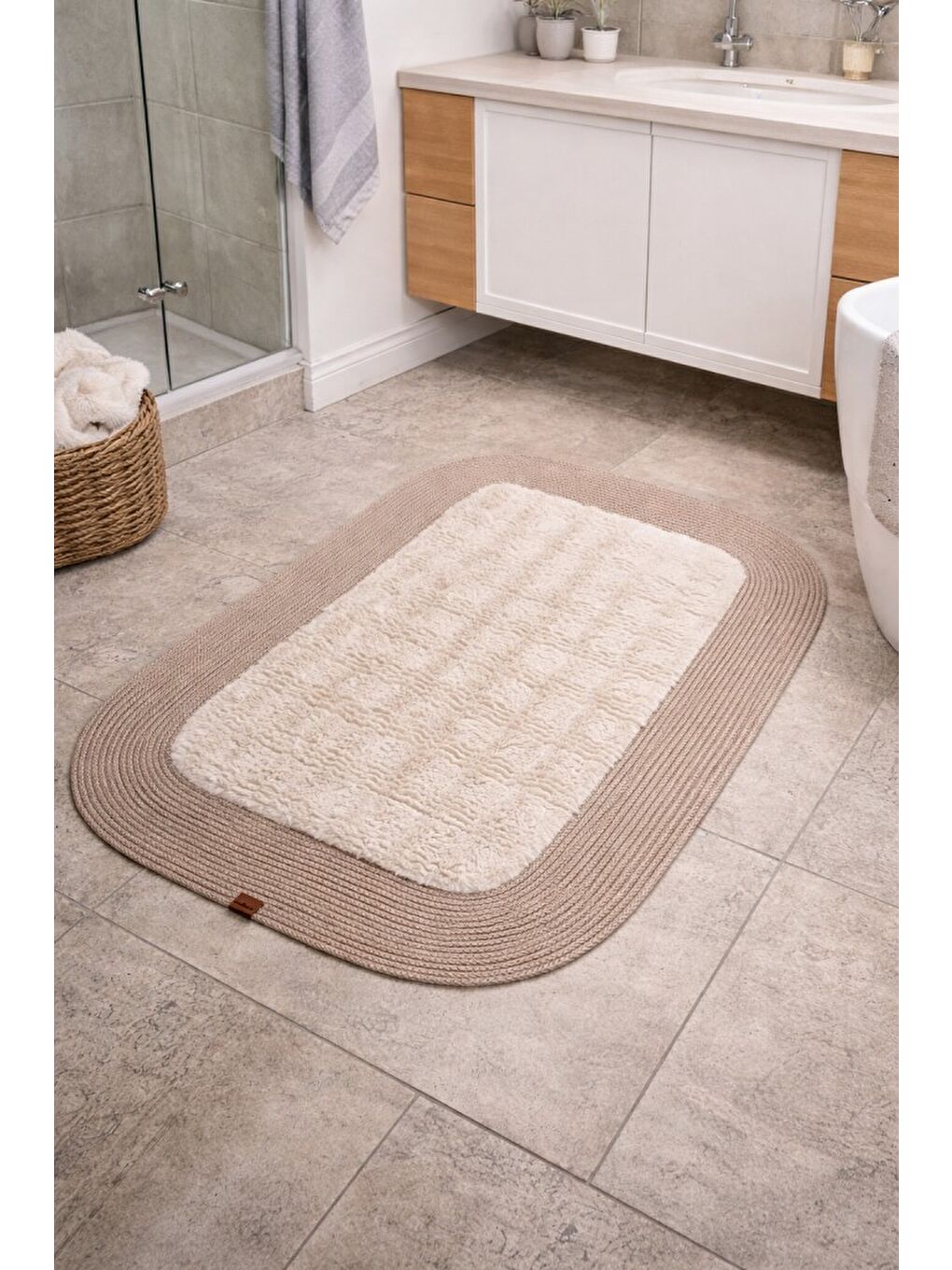 Bej Kalın ve Yumuşak Pelüş Banyo Paspası Kaymaz Tabanlı Modern Tasarım 105x75 cm