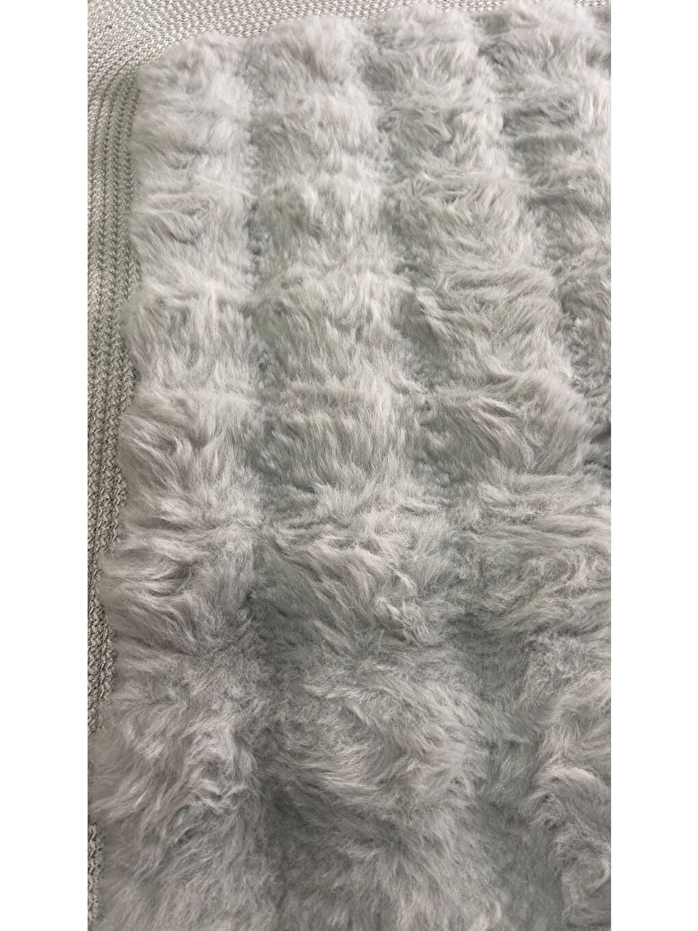 Gri Kalın ve Yumuşak Pelüş Banyo Paspası Kaymaz Tabanlı Modern Tasarım 105x75 cm-1