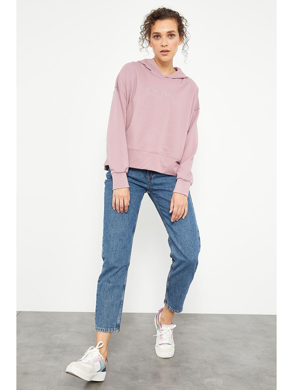 TOMMYLIFE Pembe Gül Kurusu Yazı Nakışlı Kapüşonlu Basic Kadın Oversize Sweatshirt - 97164 - 1