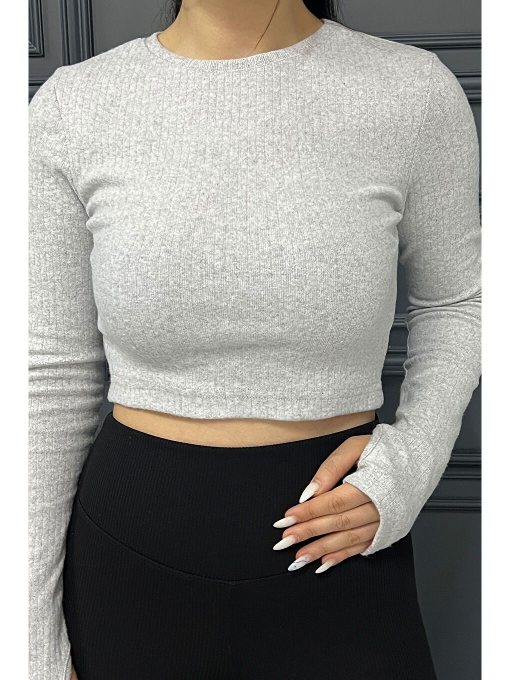 GÜLSELİ Gri Kadın Bisiklet Yaka Kolu Pencereli Kaşkorse Crop Top Bluz - 2