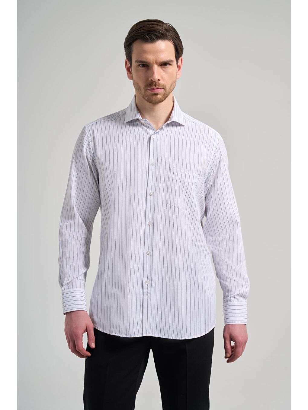Beyaz Uzun Kol Çizgili Desen Bez Ayağı İtalyan Yaka Cepli Pamuklu Classic Comfort Fit Gömlek 1004250182