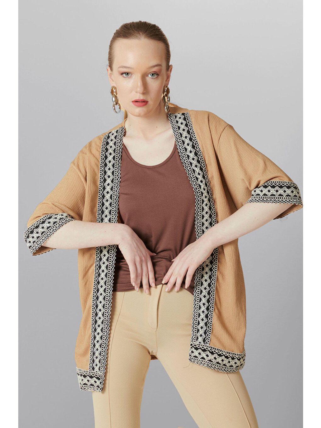 Bej 5866 Nakışlı örme KİMONO