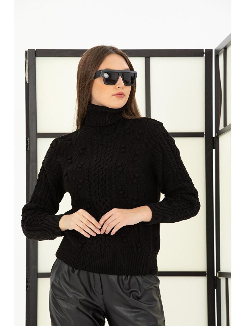Siyah Kadın Gofralı Balıkçı Yaka Triko Kazak