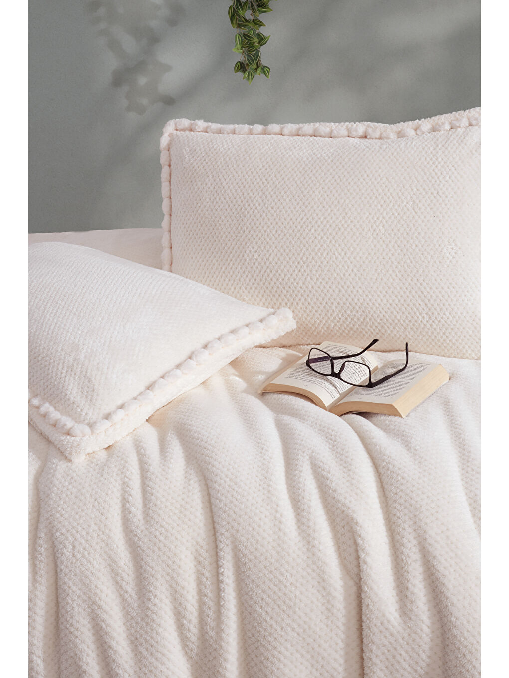 Ponpon Detaylı Yatak Örtüsü Seti Tek Kişilik Masse Ekru-1