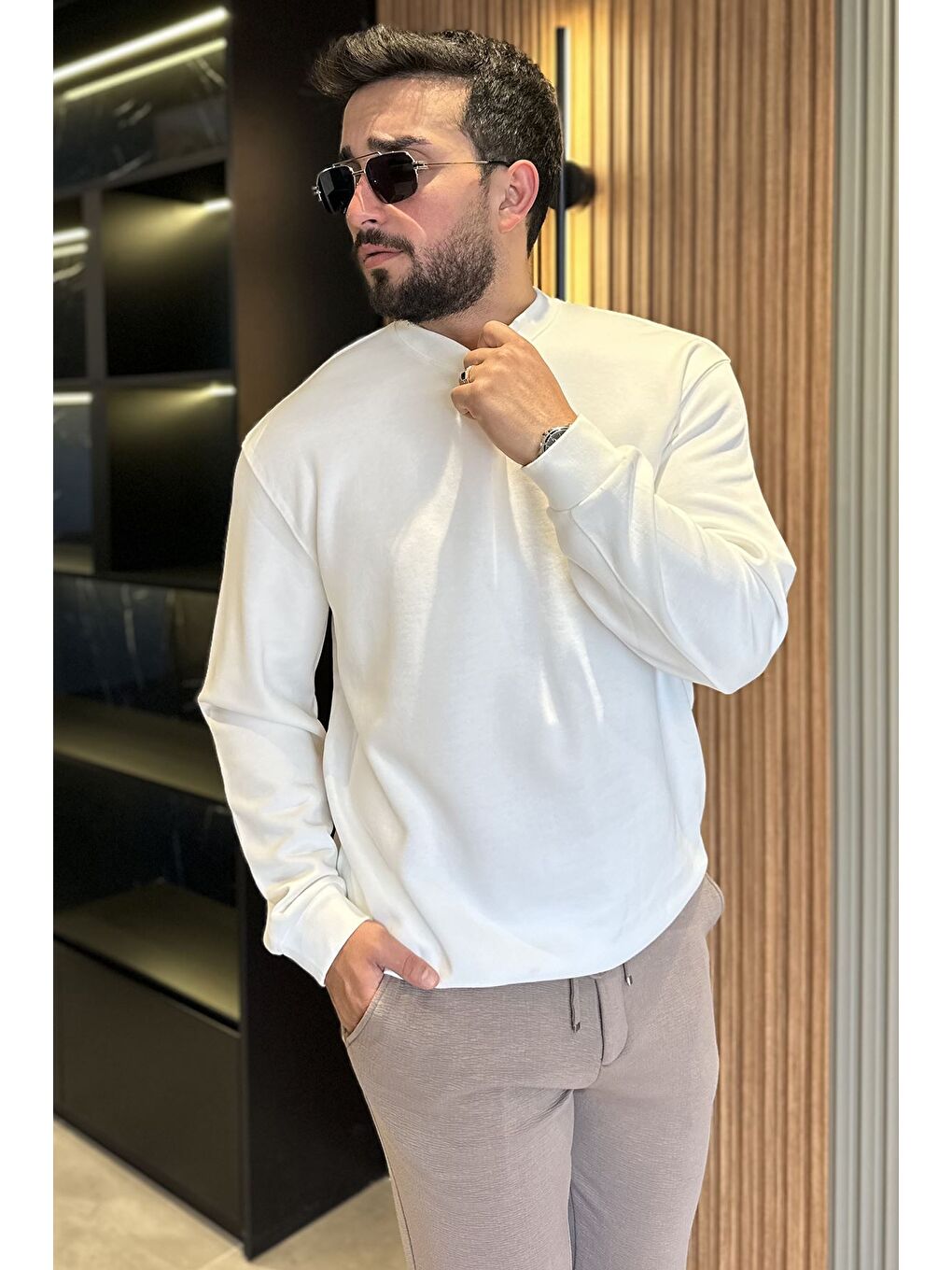 Ekru Erkek Bisiklet Yaka Sweatshirt