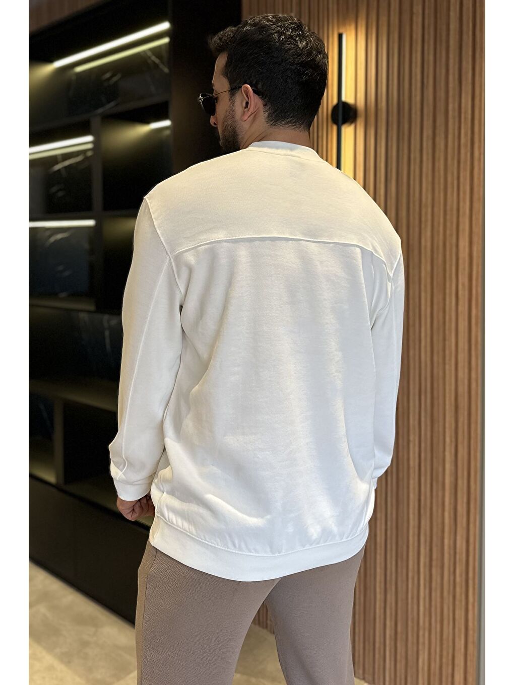 Ekru Erkek Bisiklet Yaka Sweatshirt-3