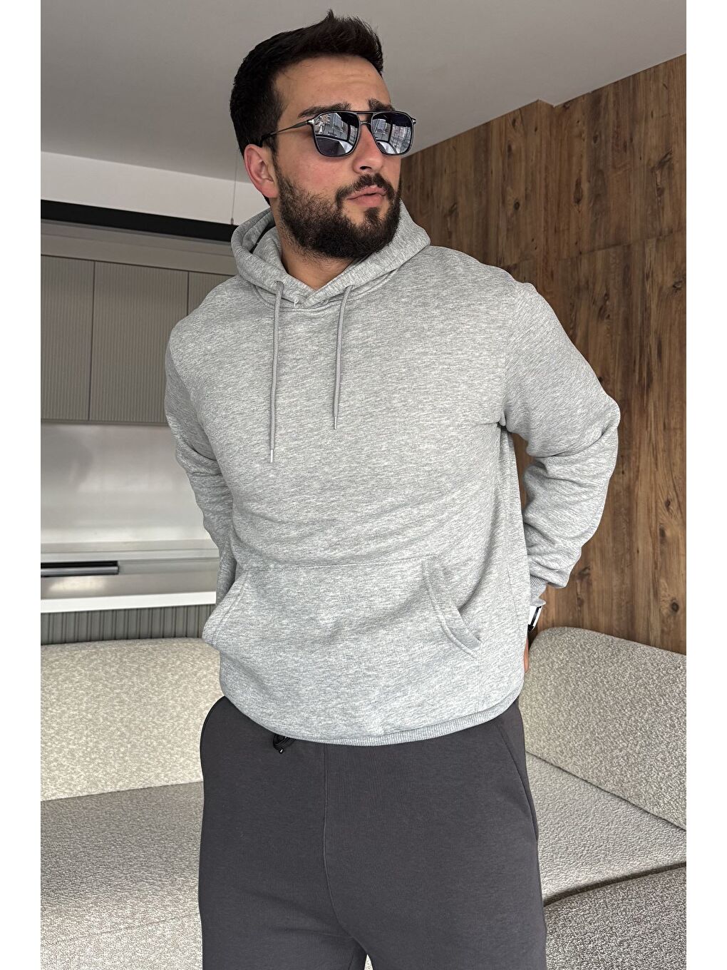 Gri Erkek Kapüşonlu Kanguru Cepli Şardonlu Sweatshirt-1