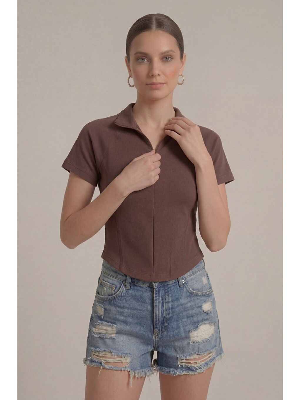 Kahverengi Kadın Crop Tişört Fermuarlı Yarım Balıkçı Yaka Slim Fit Esnek Body-2