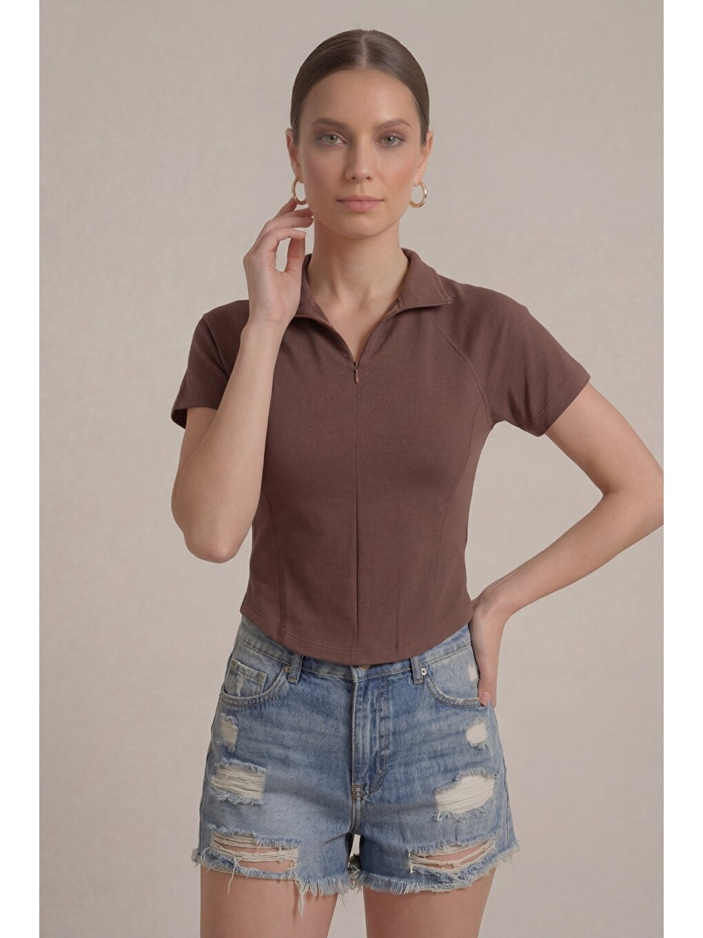 Kahverengi Kadın Crop Tişört Fermuarlı Yarım Balıkçı Yaka Slim Fit Esnek Body-6