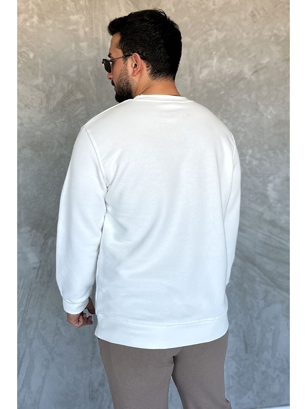 Ekru Ön Nakışlı Bisiklet Yaka Üç İplik Erkek Sweatshirt-3