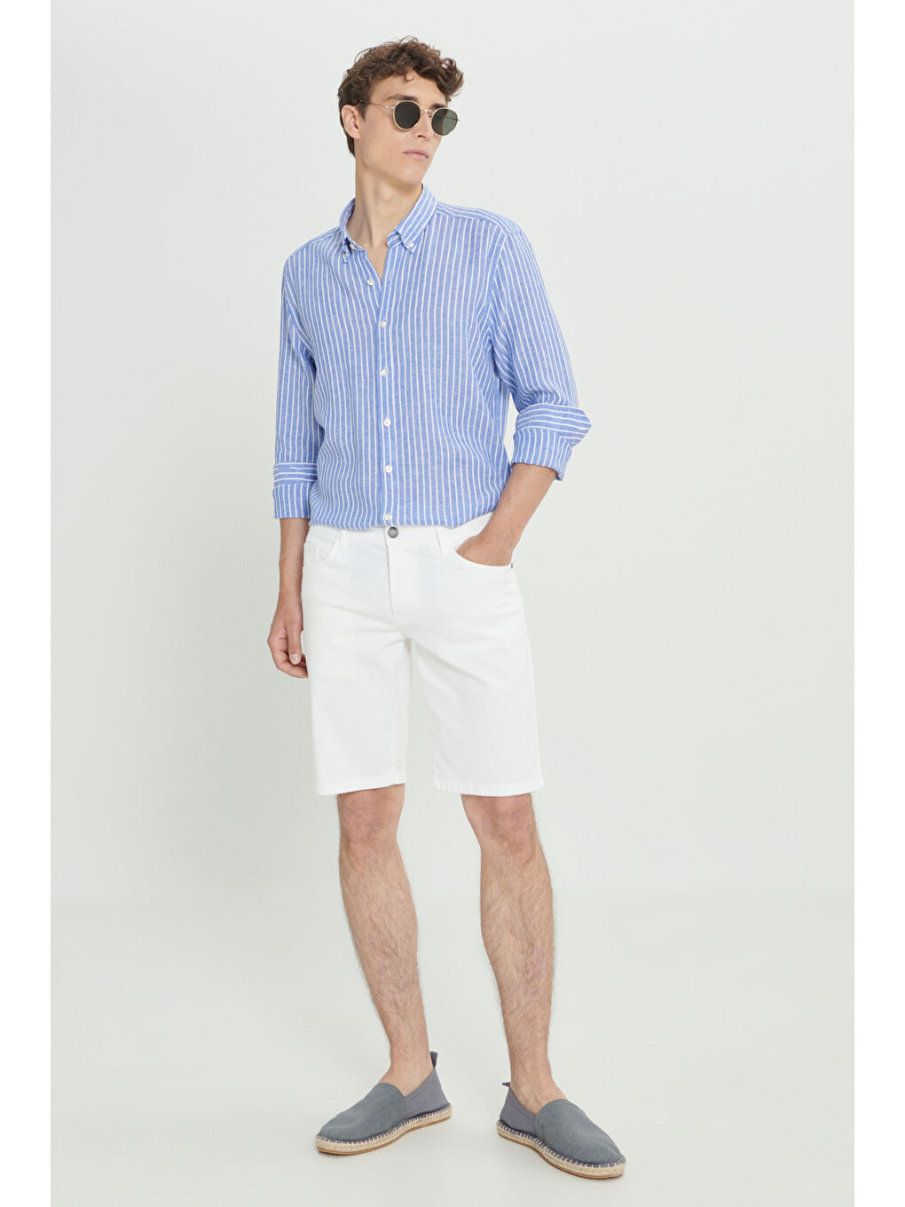 Erkek Beyaz Slim Fit Dar Kesim Yan Cepli Gofre Desenli Şort-1