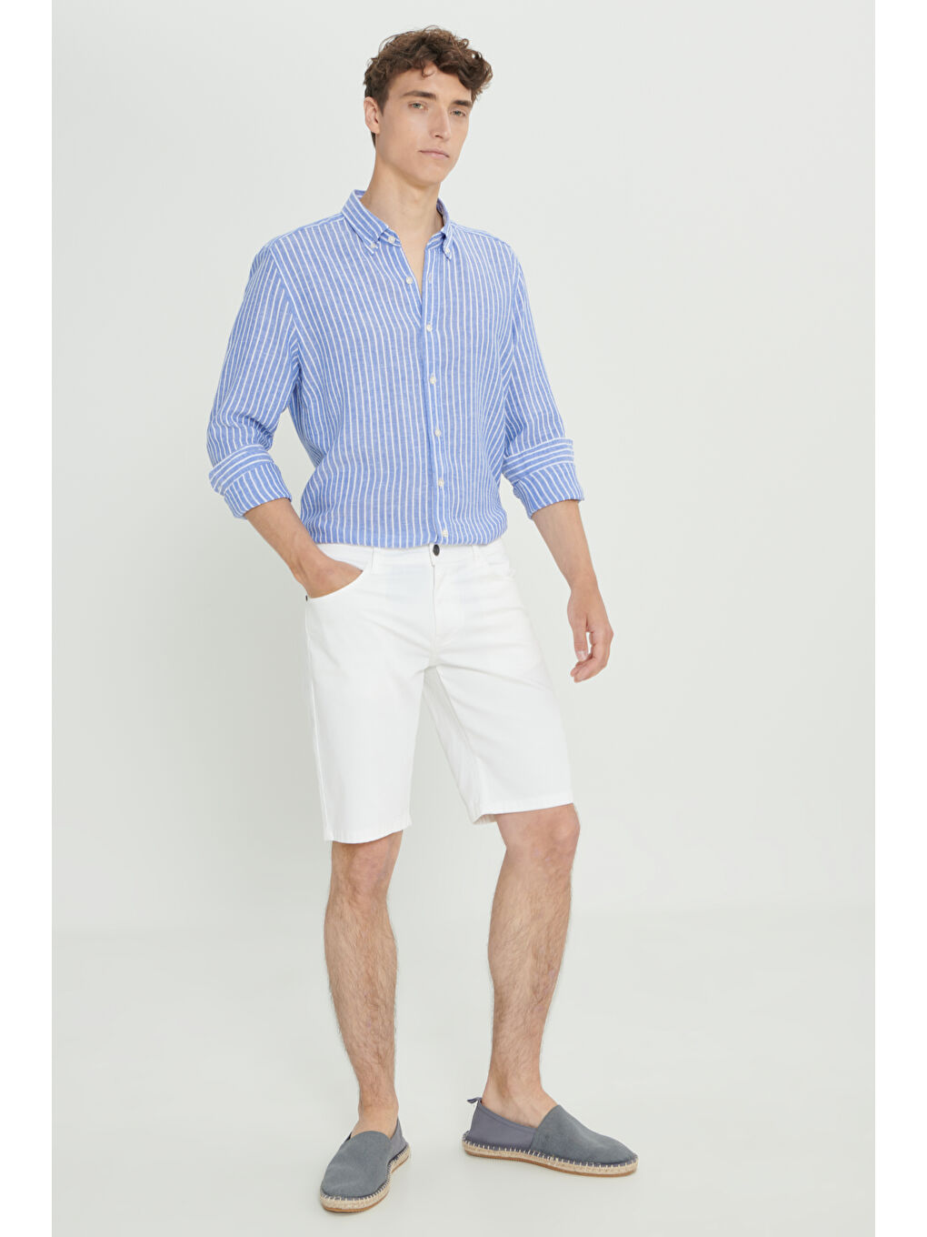 Erkek Beyaz Slim Fit Dar Kesim Yan Cepli Gofre Desenli Şort-2