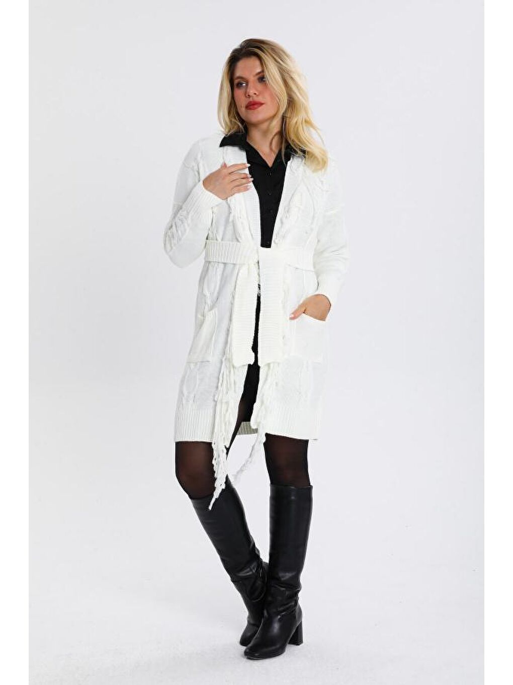 Ekru Kadın Saç Örgülü Püsküllü Triko Hırka 019