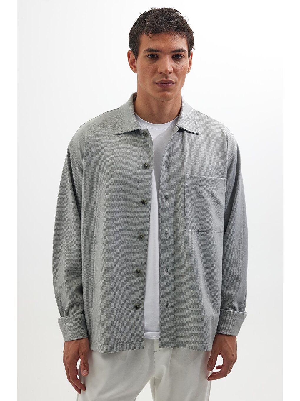 Erkek Relax Fit Rahat Kesim Uzun Kollu Düz Örme Kumaş Yandan Yırtmaçlı Gri Gömlek-4