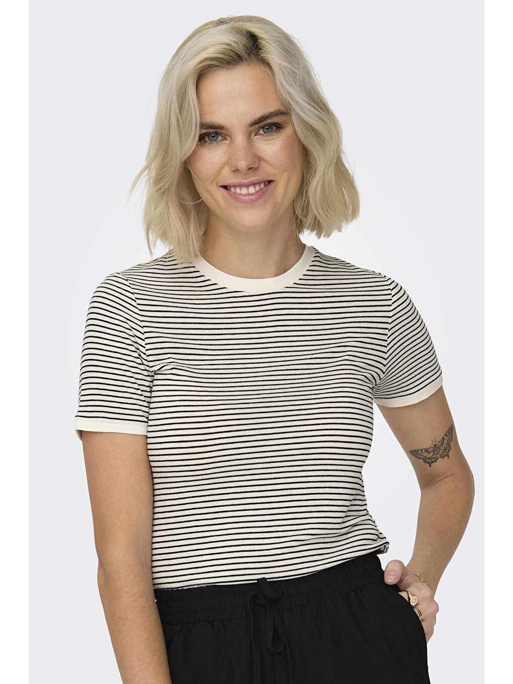 Siyah Onltine Çizgili Fitted Bisiklet Yaka Kadın T Shirt 15315406-1