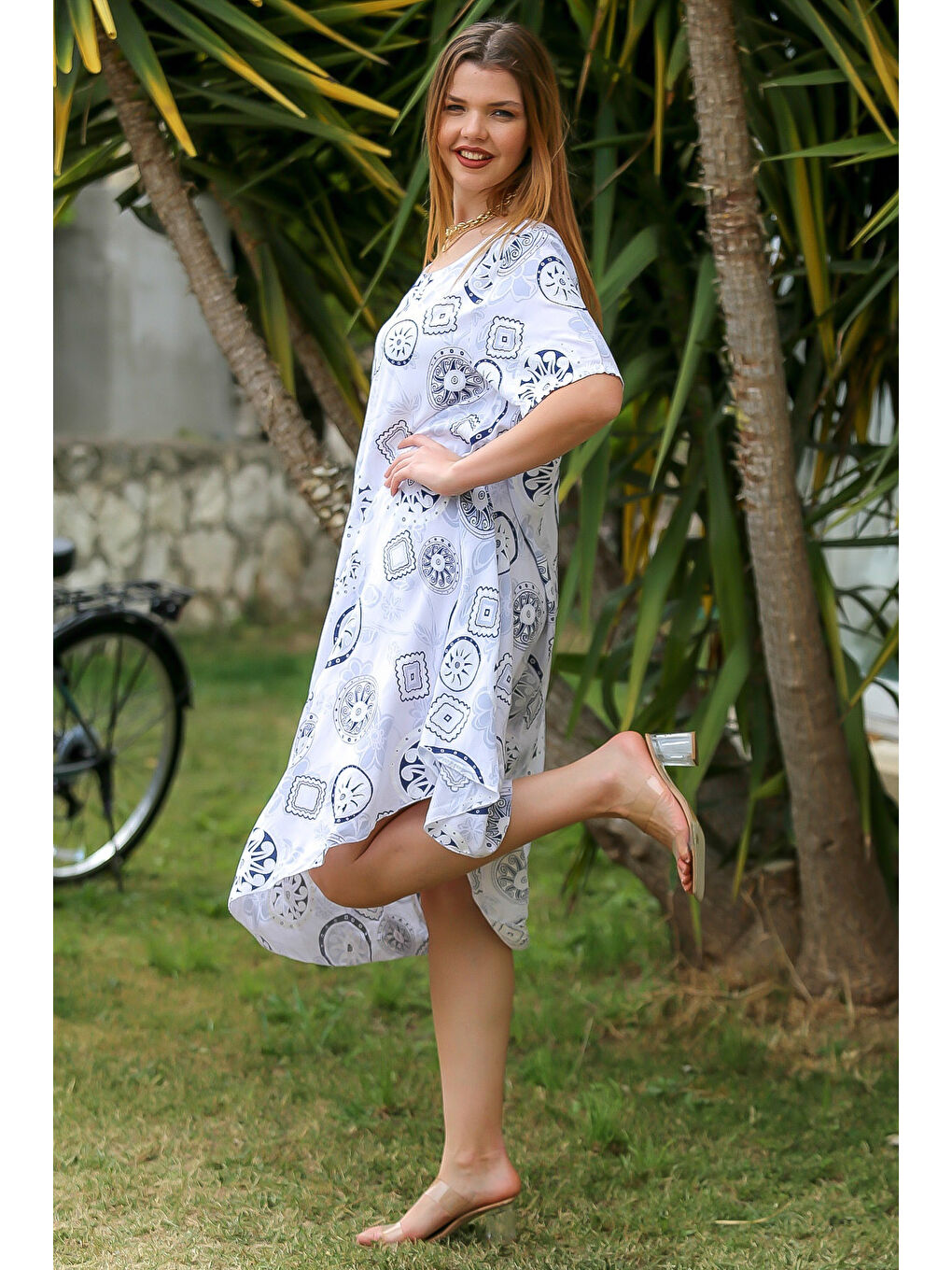 İtalyan Beyaz V Yaka Kısa Kol Oval Etekli Allover Baskılı Dokuma Casual Elbise-3