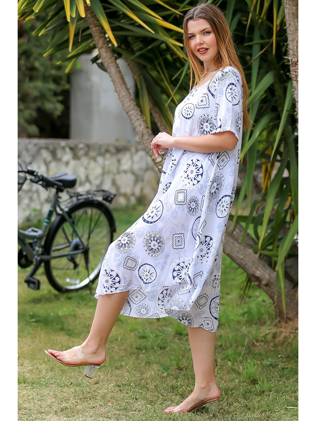 İtalyan Beyaz V Yaka Kısa Kol Oval Etekli Allover Baskılı Dokuma Casual Elbise-4