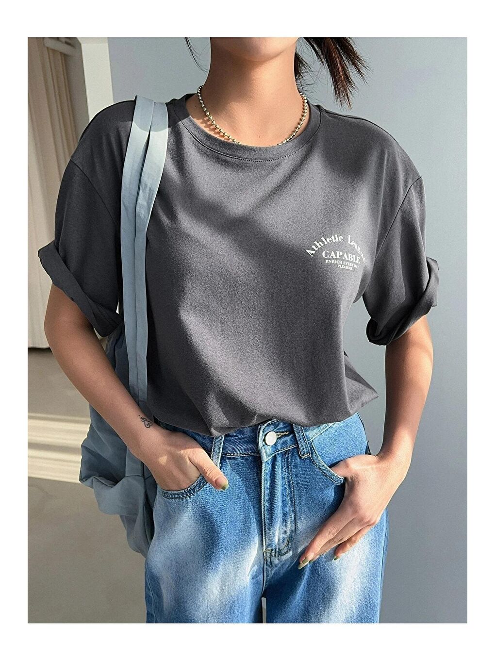 Gri Kadın Füme Oversize Capable Baskılı Tişört-1