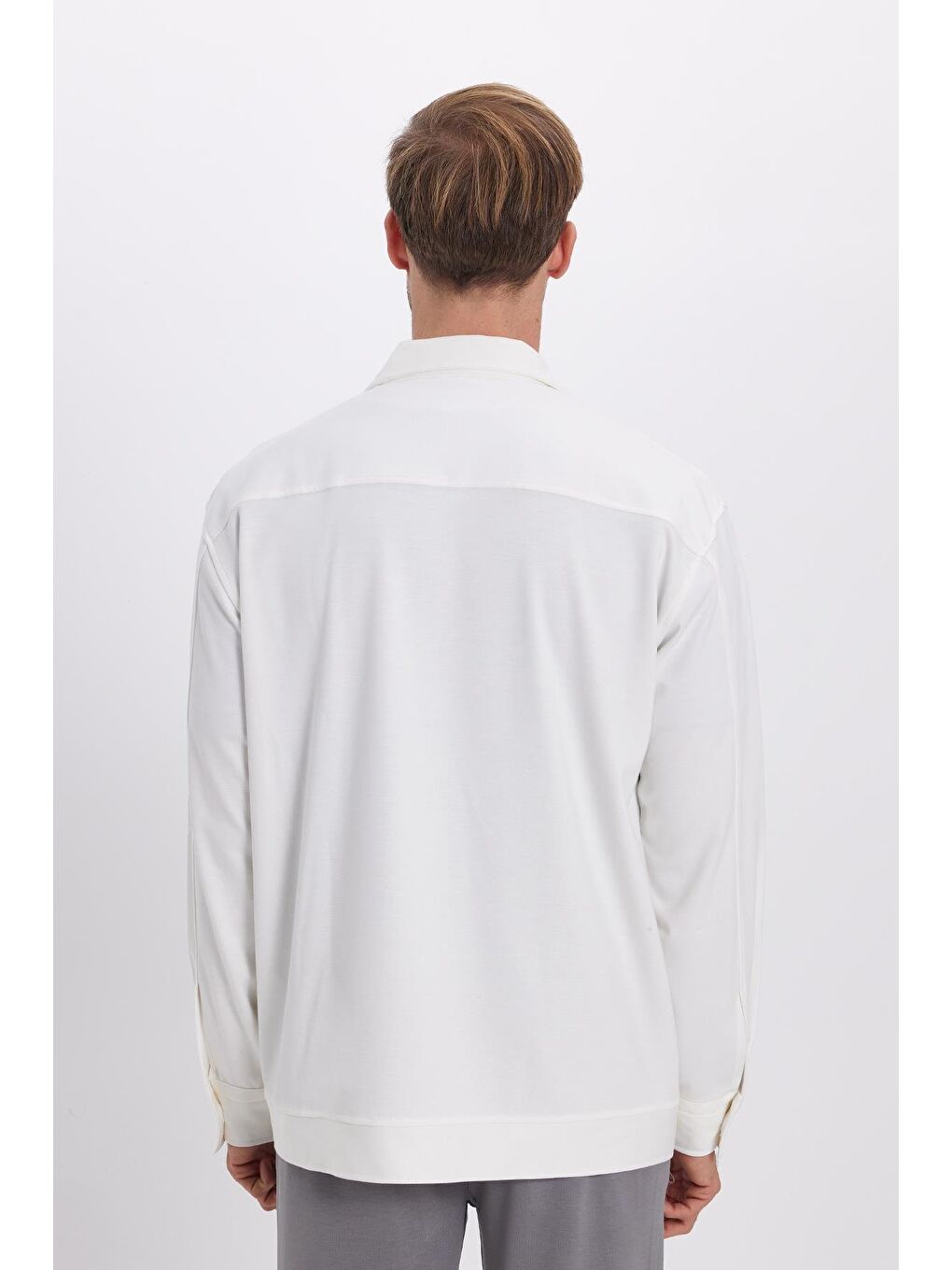 Erkek Relax Fit Rahat Kesim Uzun Kollu Düz Örme Kumaş Yandan Yırtmaçlı Beyaz Gömlek-6