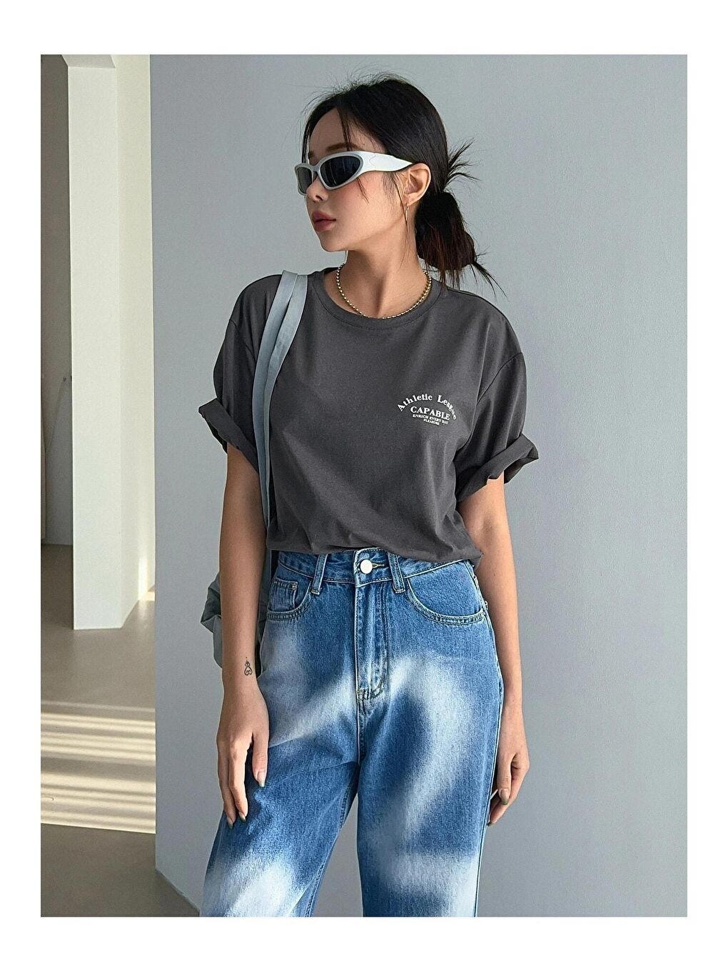 Gri Kadın Füme Oversize Capable Baskılı Tişört-4