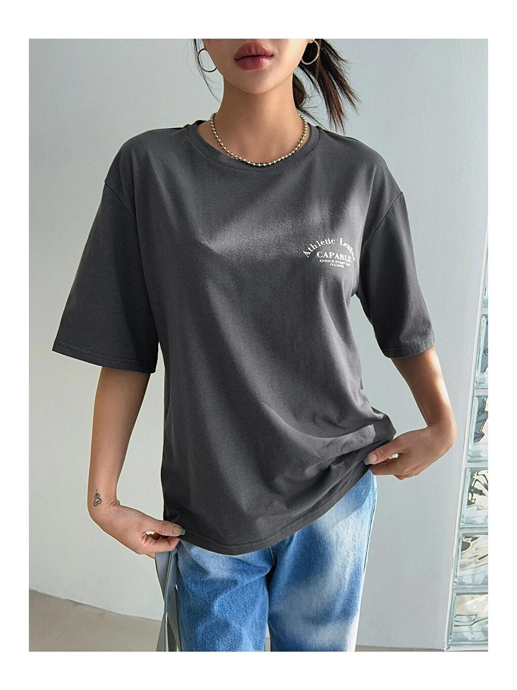 Gri Kadın Füme Oversize Capable Baskılı Tişört-5