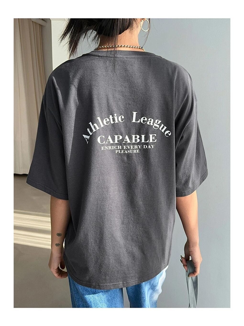 Gri Kadın Füme Oversize Capable Baskılı Tişört-6